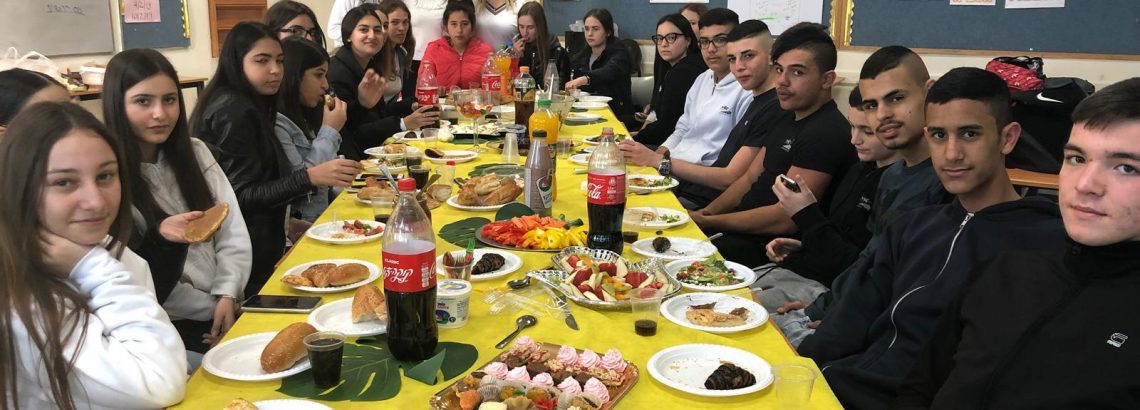 שכבת י חוגגת ט”ו בשבט